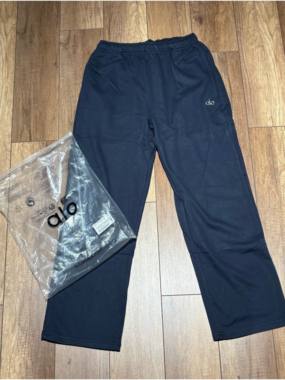 ALO Yoga Navy Blue Sweatpants Joggers Unisex Brand New